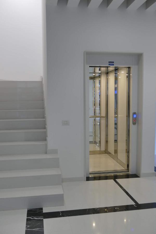 Central Modern Apartment Барі Екстер'єр фото