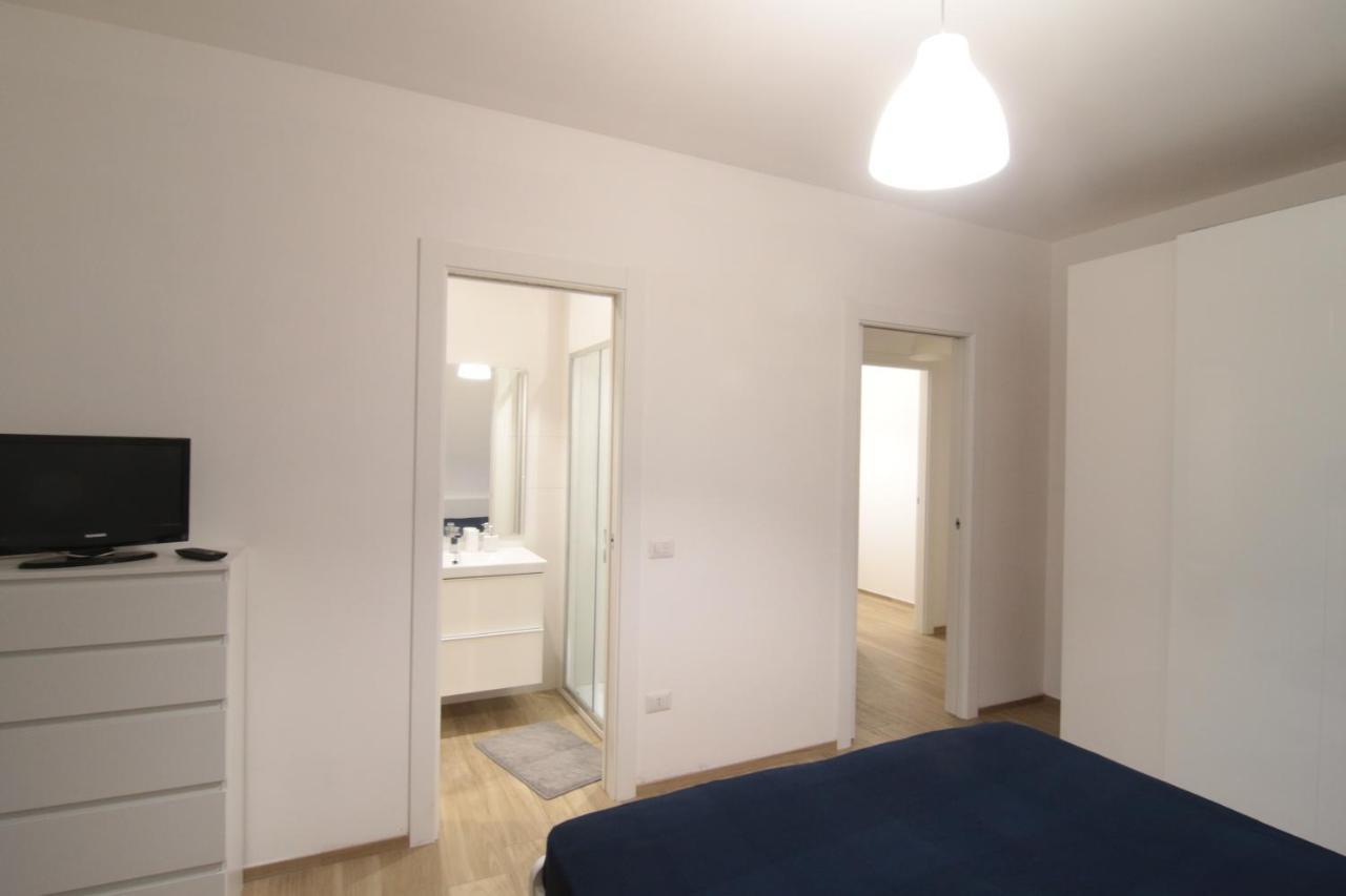 Central Modern Apartment Барі Екстер'єр фото