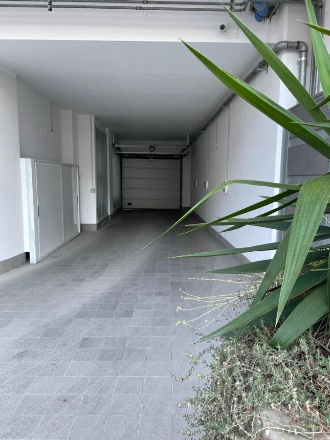 Central Modern Apartment Барі Екстер'єр фото