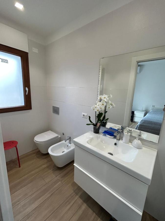 Central Modern Apartment Барі Екстер'єр фото