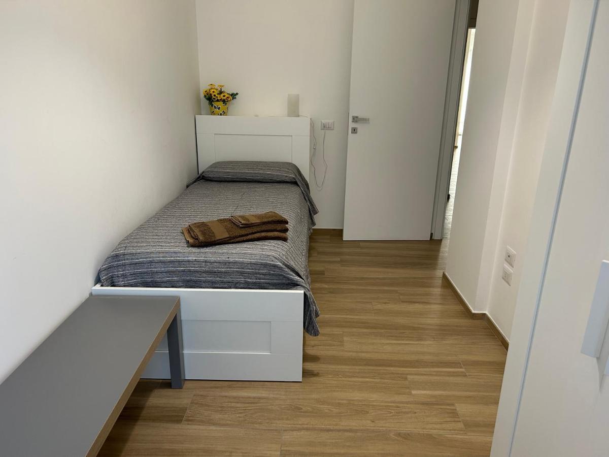 Central Modern Apartment Барі Екстер'єр фото
