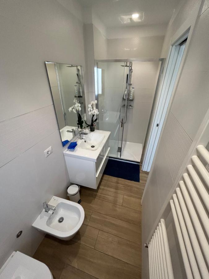 Central Modern Apartment Барі Екстер'єр фото