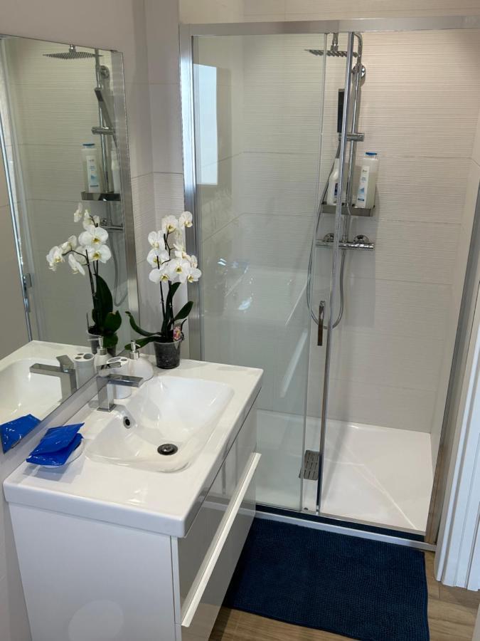 Central Modern Apartment Барі Екстер'єр фото