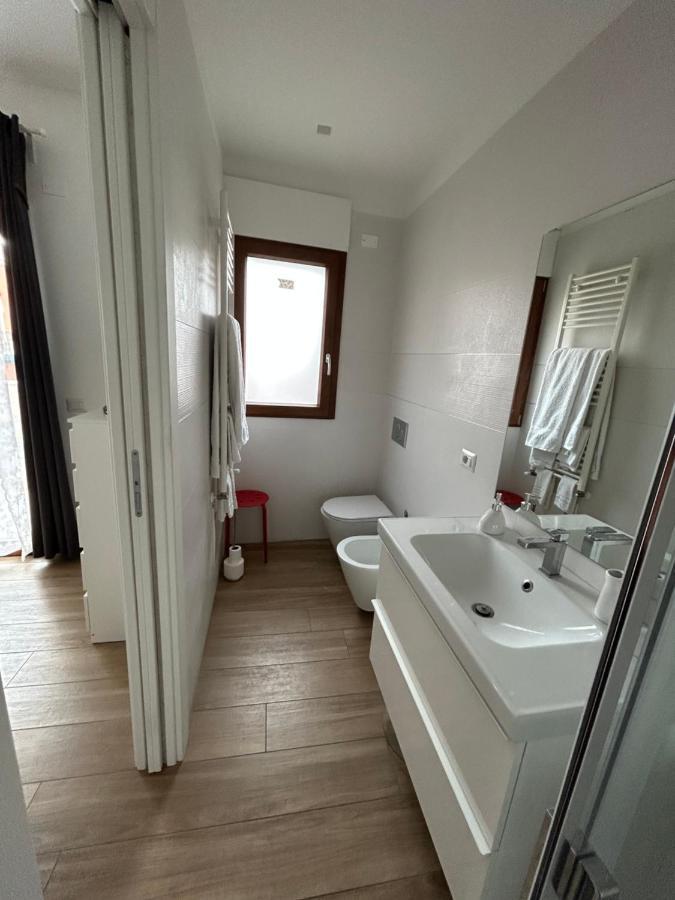 Central Modern Apartment Барі Екстер'єр фото