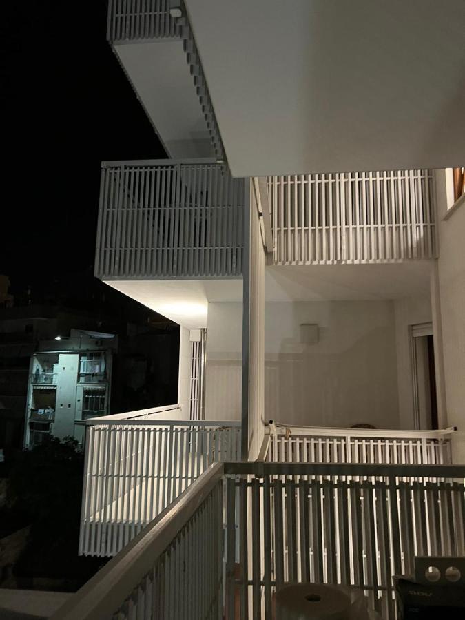 Central Modern Apartment Барі Екстер'єр фото