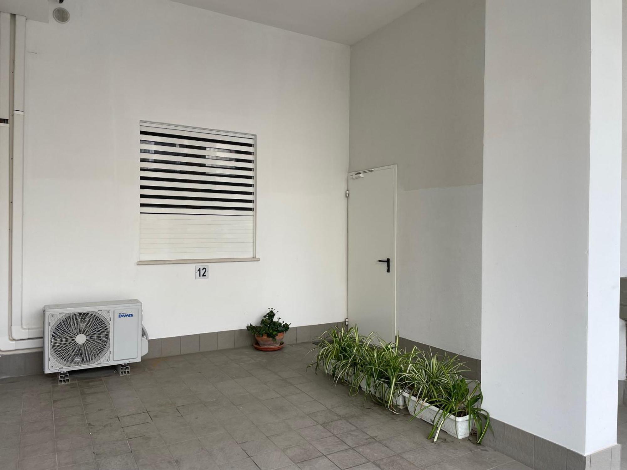 Central Modern Apartment Барі Екстер'єр фото
