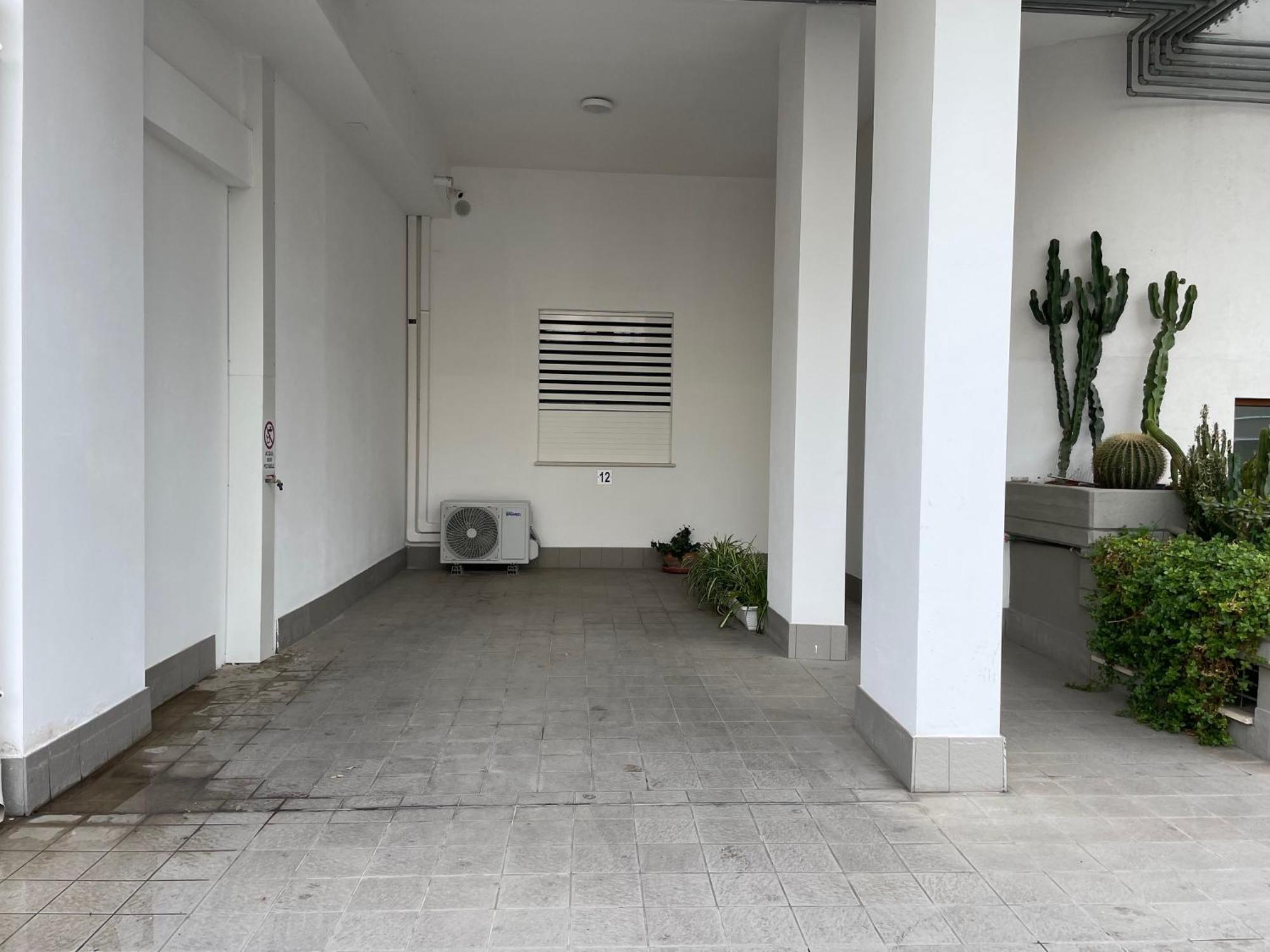 Central Modern Apartment Барі Екстер'єр фото